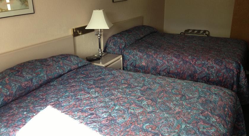 Hotel Super 8 By Wyndham Golden Zimmer foto